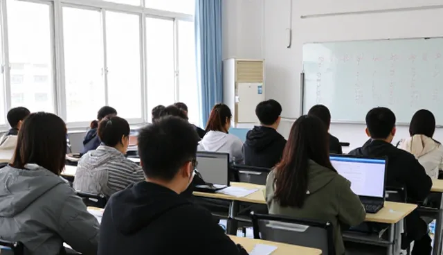 定制化开发中安装调试的适用条件与选型关注点